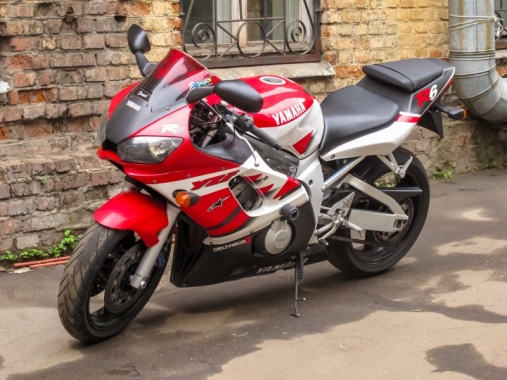 Мотоцикл Yamaha YZF R6 (2001)